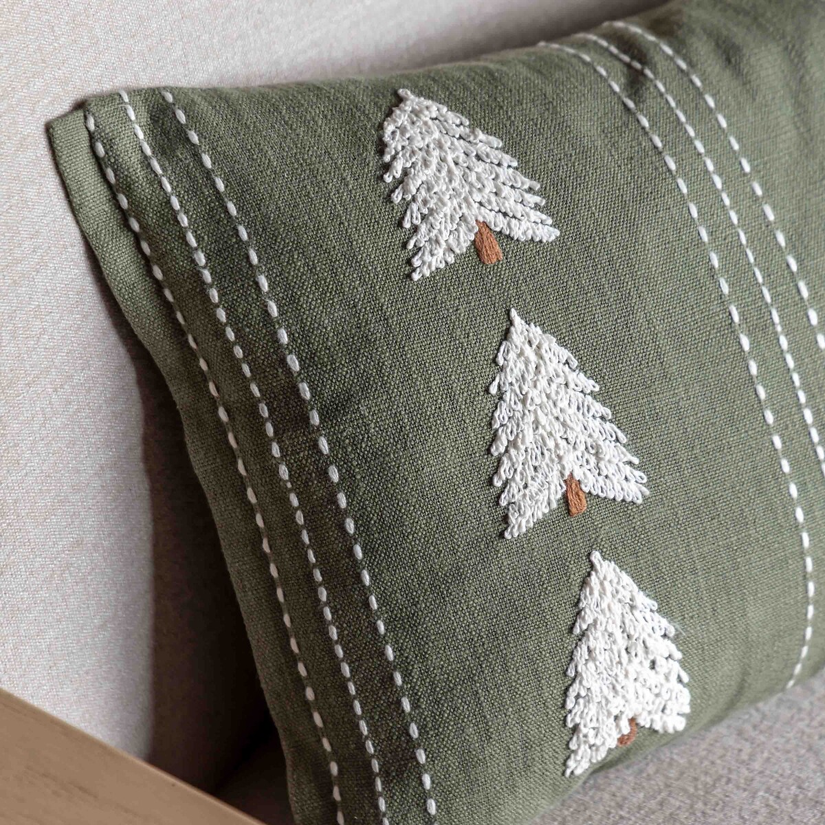 Woodland Tree Embroidered Cushion green, ÉDITÉ