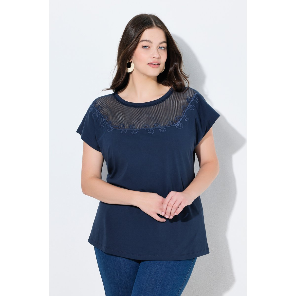 T-shirt en coton bio, empiècement en crochet marine, ULLA POPKEN