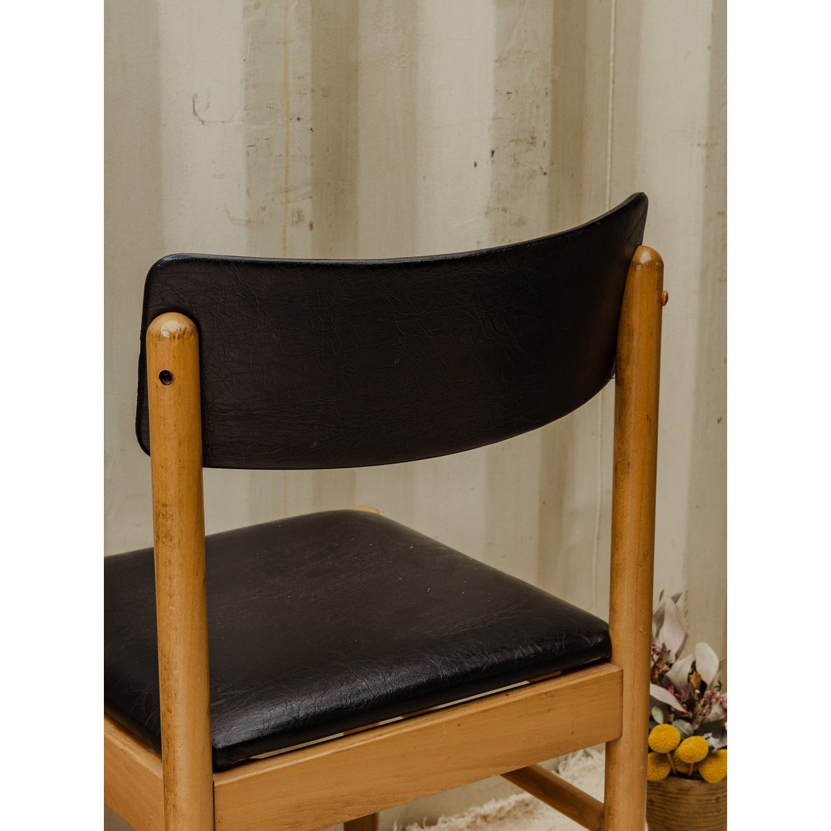 Paire de chaises Baumann en bois et cuir Alma N°1547 - Bon état bois clair, DEBONGOUT