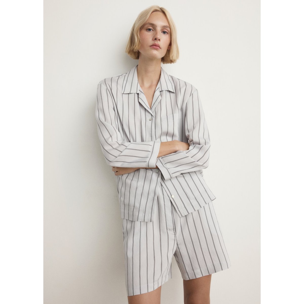 Chemise de pyjama à rayures avec poche avant gris, MANGO
