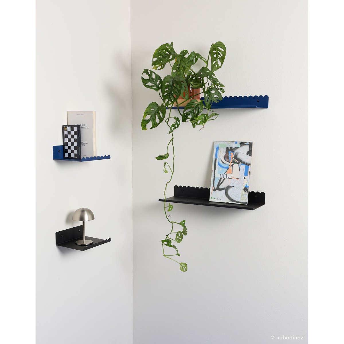 Petite étagère murale en acier laqué noir, NOBODINOZ