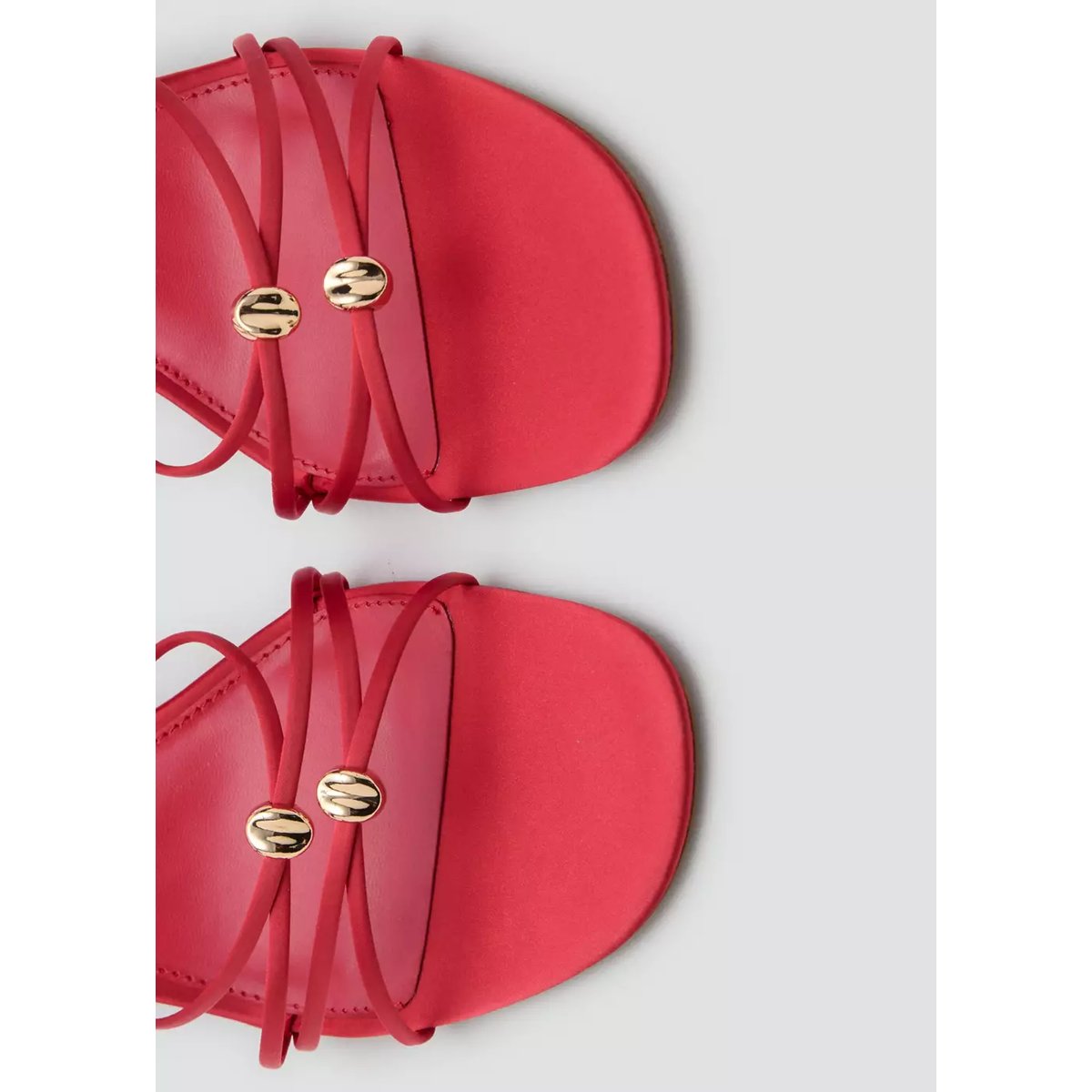Sandales à talon avec brides satinées rouge, MANGO