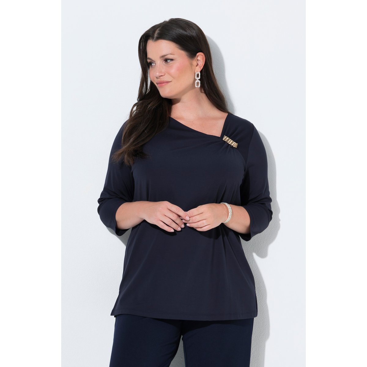 Blouse avec broche marine foncé, ULLA POPKEN