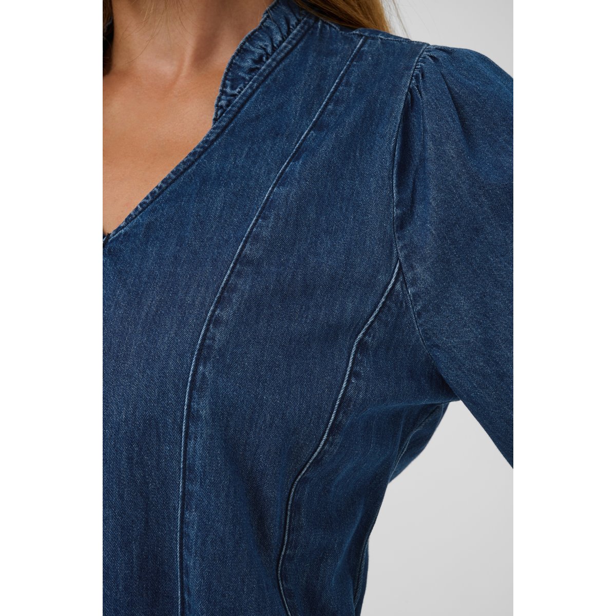 Robe bleu foncé lavé, CULTURE