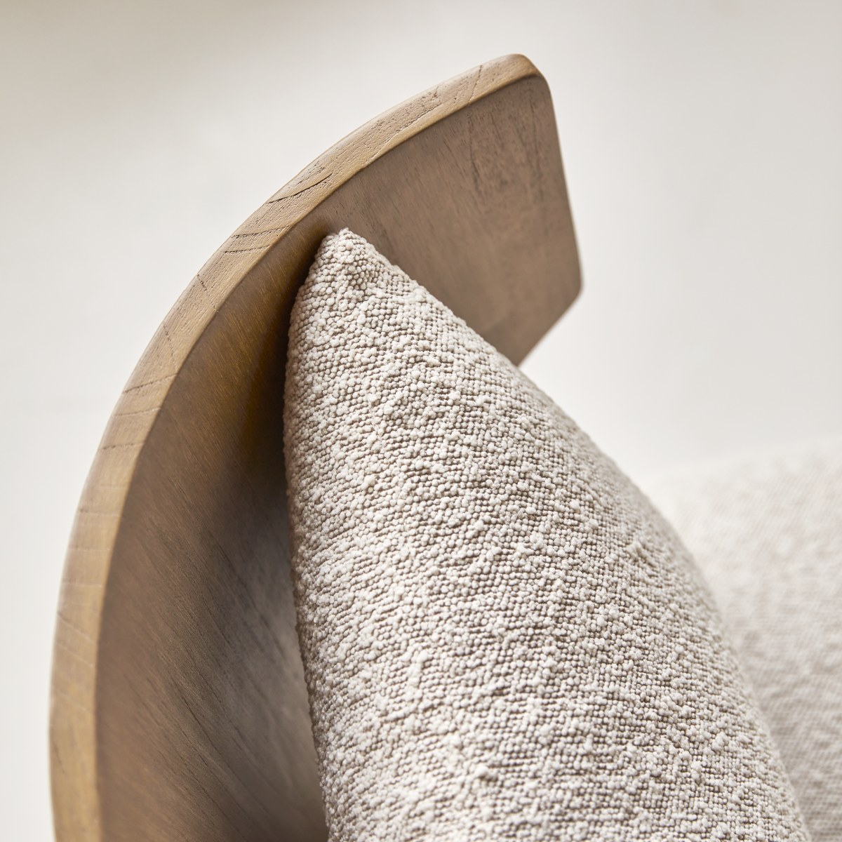 Fauteuil en Mindi foncé massif, JUNE beige, TIKAMOON
