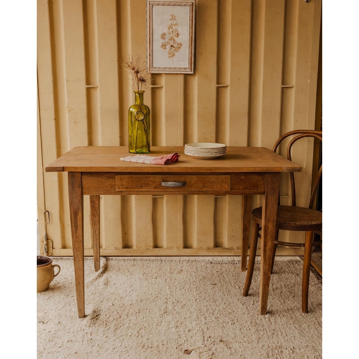 Table à manger en bois Romy N°1550 - Bon état bois foncé, DEBONGOUT