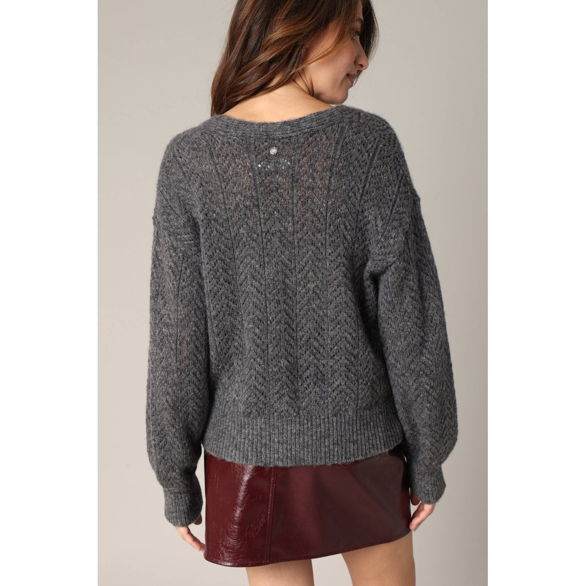 Pull en maille ajourée avec boutons 
 DORFI dark grey mel, DEELUXE