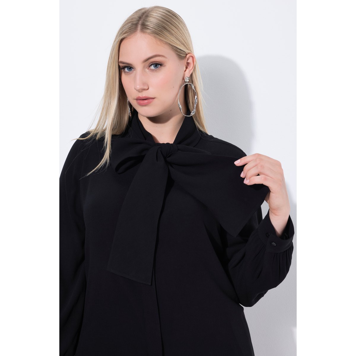 Blouse à manches longues avec châle intégré noir, ULLA POPKEN