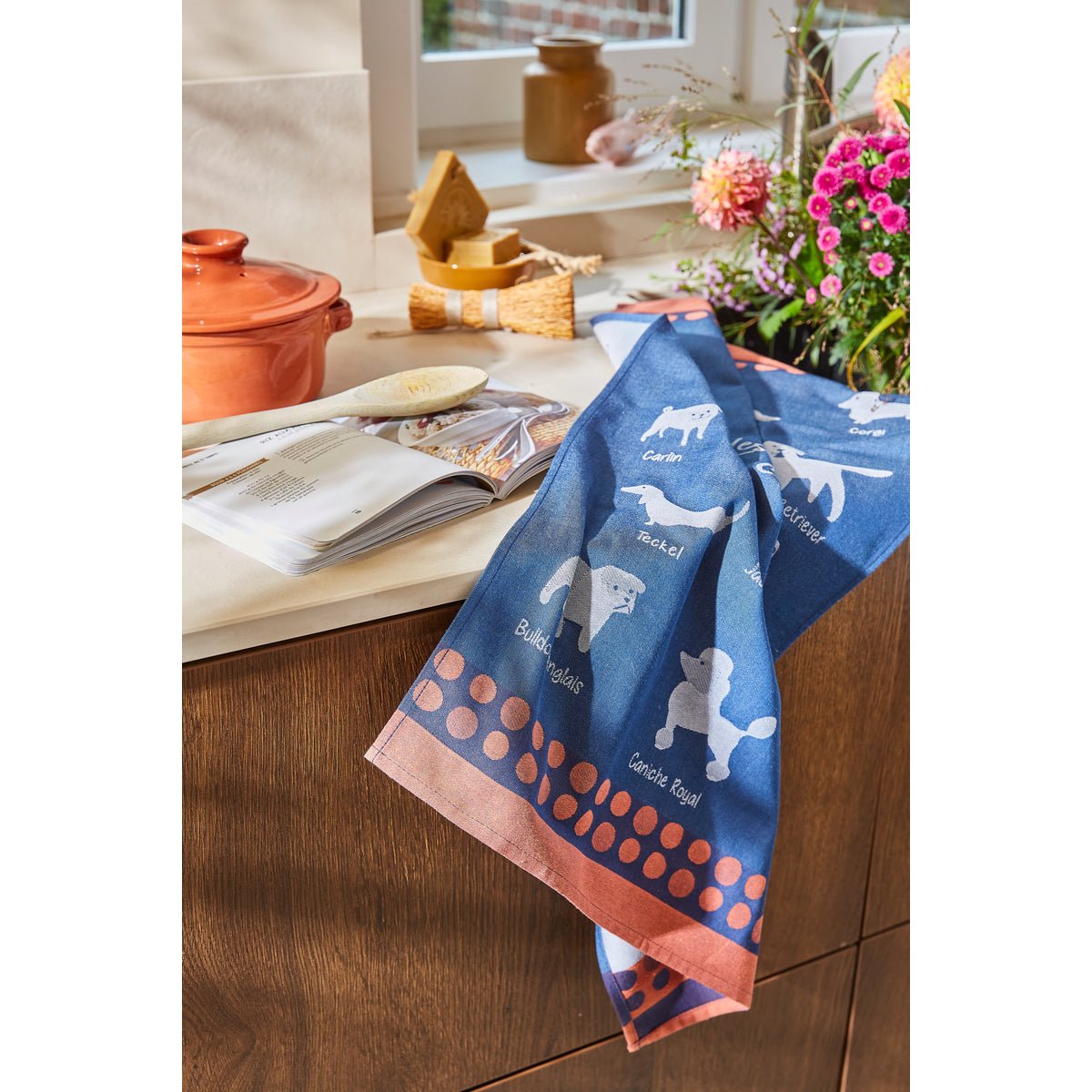 Torchon jacquard en coton LES RACES DE CHIENS bleu foncé, COUCKE