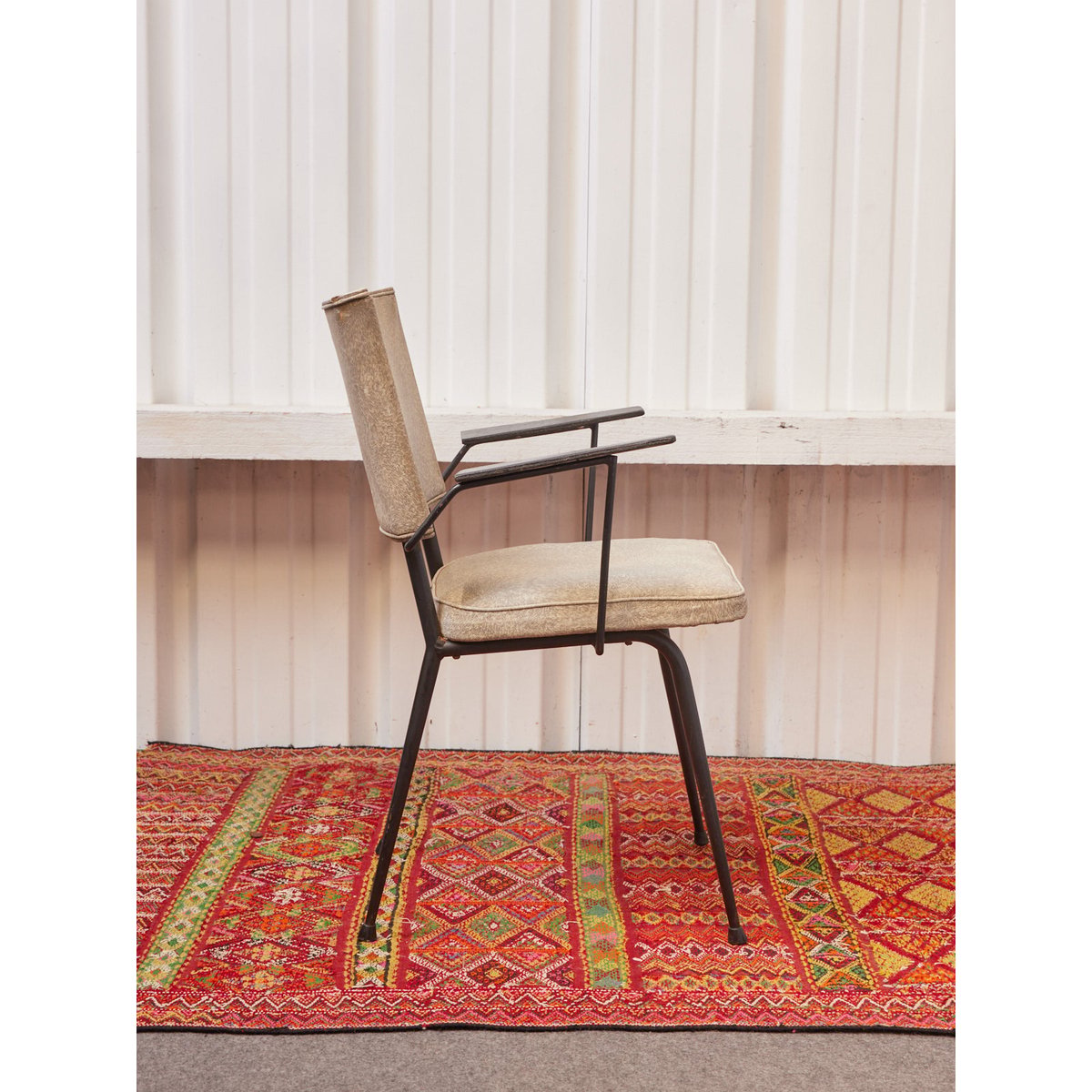 Paire de fauteuils en skaï Jakob N°1303 - Bon état gris, DEBONGOUT
