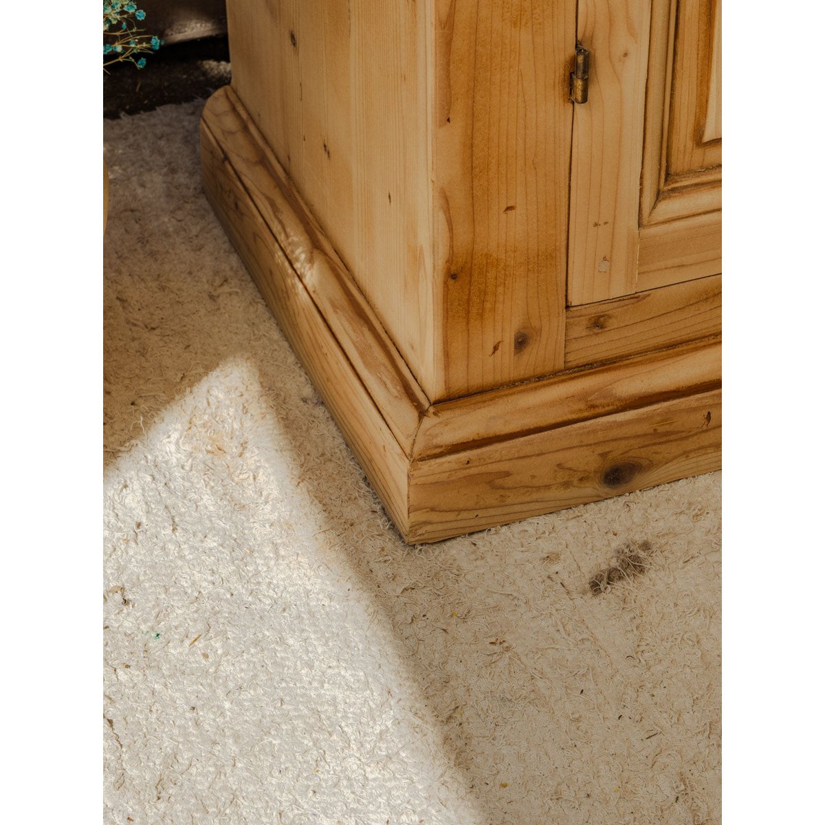 Vitrine en bois Victoria N°1289 - Bon état bois clair, DEBONGOUT