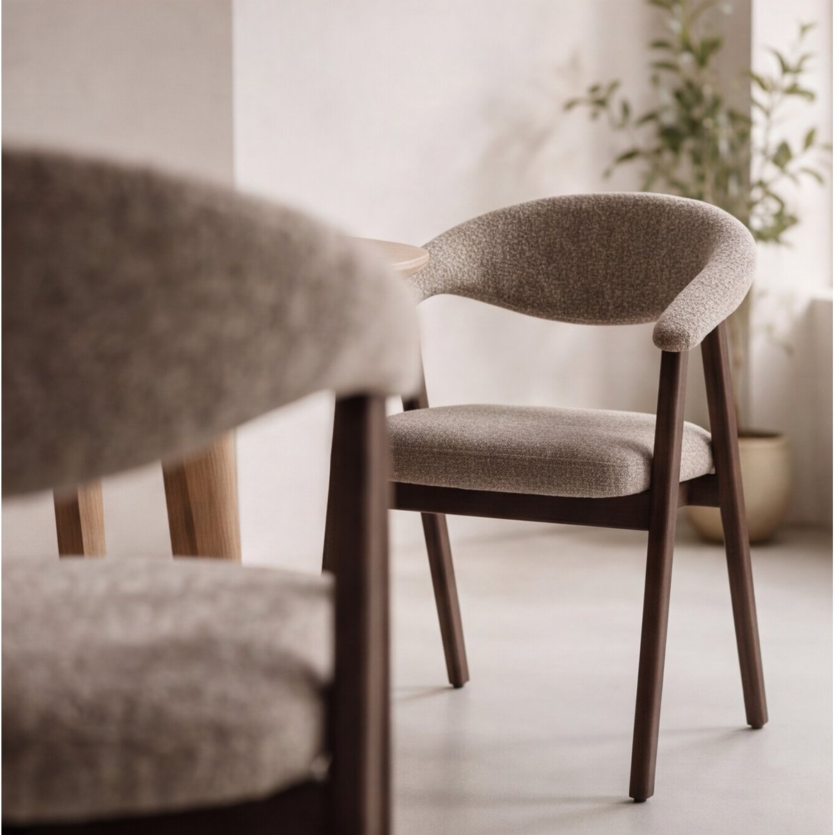 Lot de 2 chaises en bois et tissu chiné, BARBARA taupe, bois foncé, HAPPY GARDEN