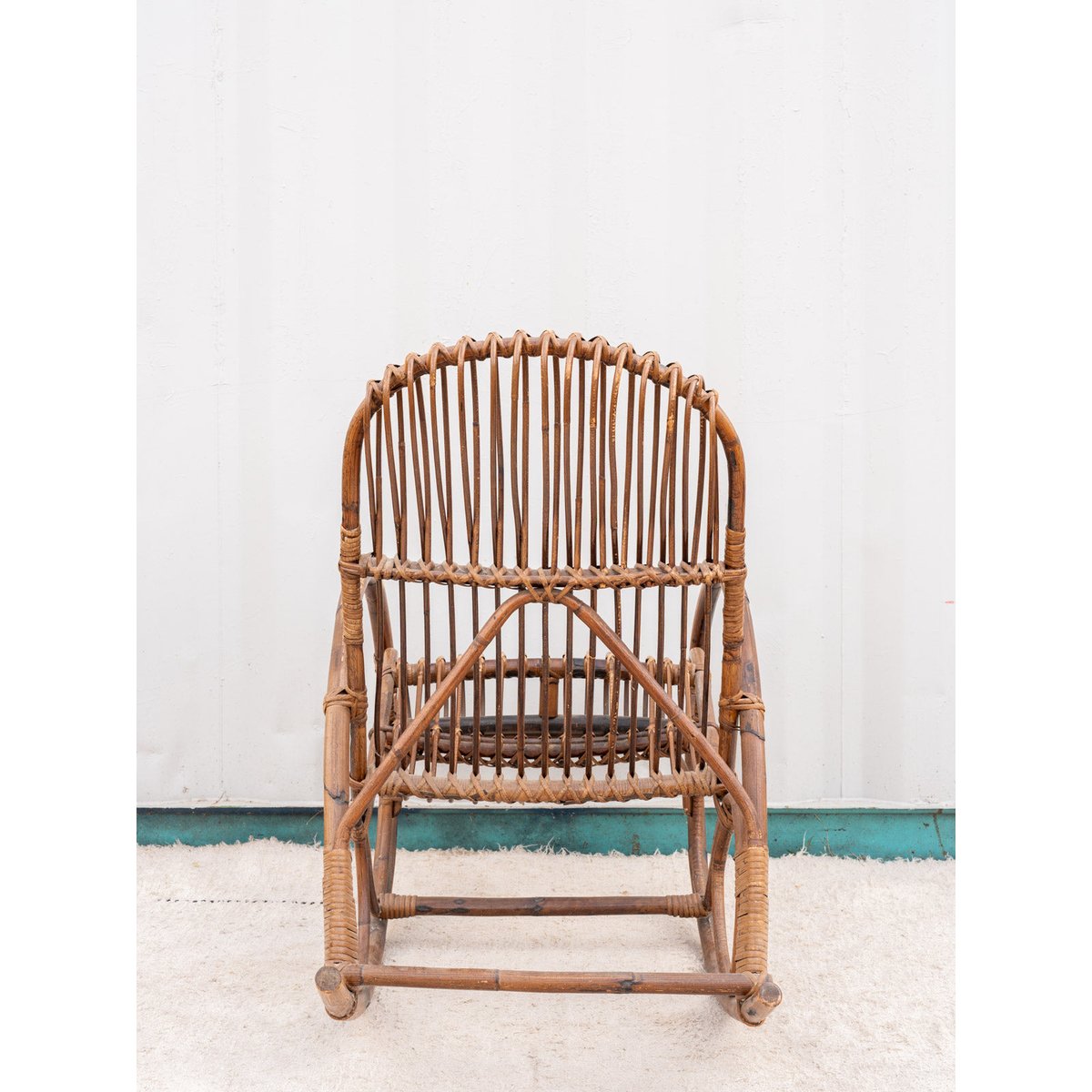 Rocking-chair en rotin Alibert N°90 - Bon état bois foncé, DEBONGOUT