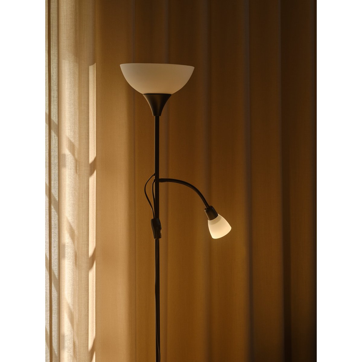 Lampadaire Irrégulier et Pratique en Métal, LAURIA blanc, NORDLUX