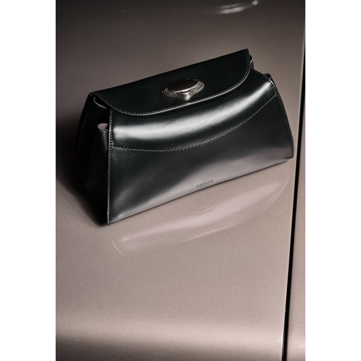 Sac À Bandoulière En Cuir Véritable Leonie noir, GUESS