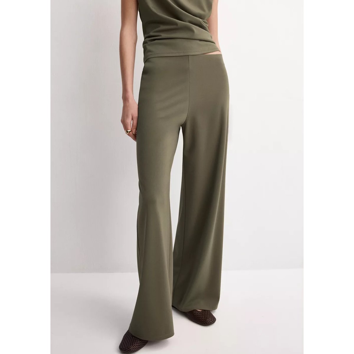 Pantalon droit taille élastique kaki, MANGO
