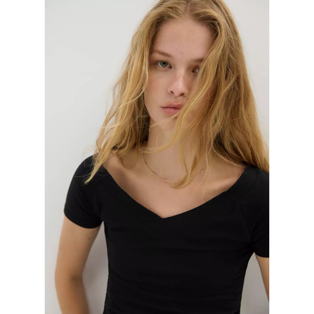T-shirt décolleté en V noir, MANGO TEEN