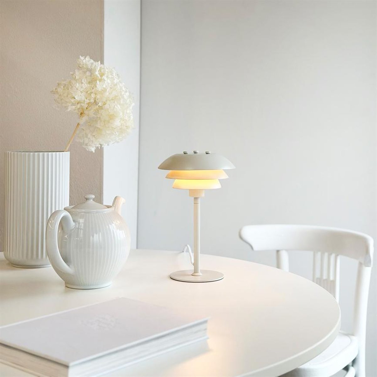 Lampe de table SIXTEEN blanc perle, DYBERG LARSEN