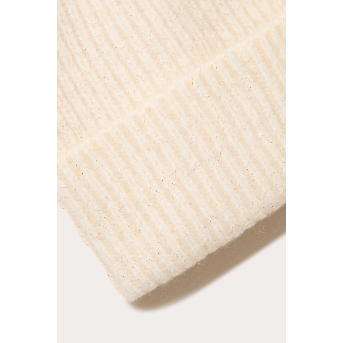 Bonnet sable, CACHE CACHE