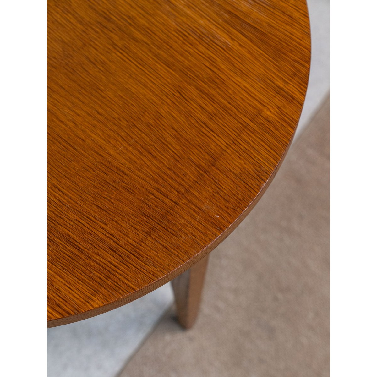 Table basse ronde en bois Donna N°970 - Bon état bois foncé, DEBONGOUT
