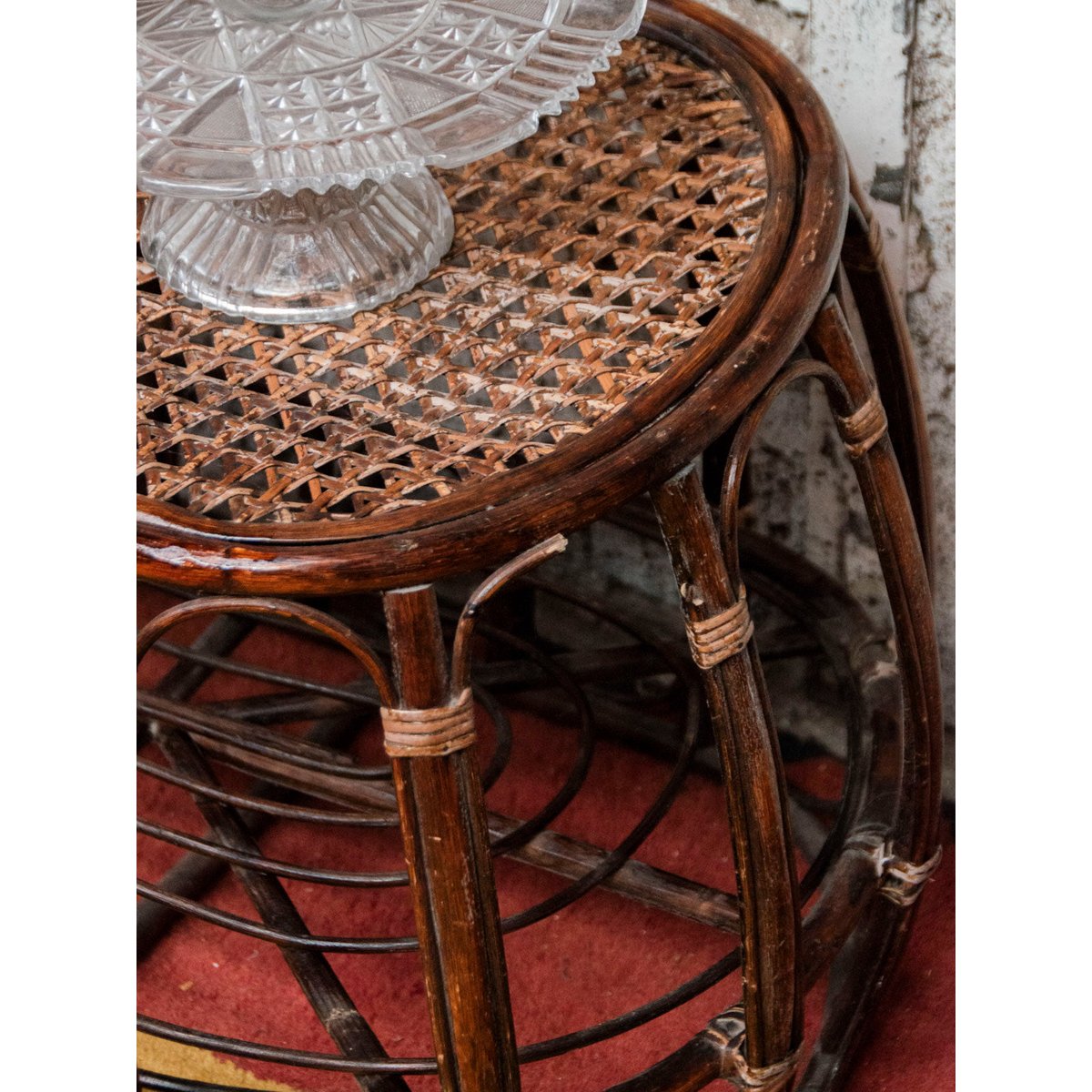 Table basse ovale en rotin Léonie N°519 - Bon état bois foncé, DEBONGOUT