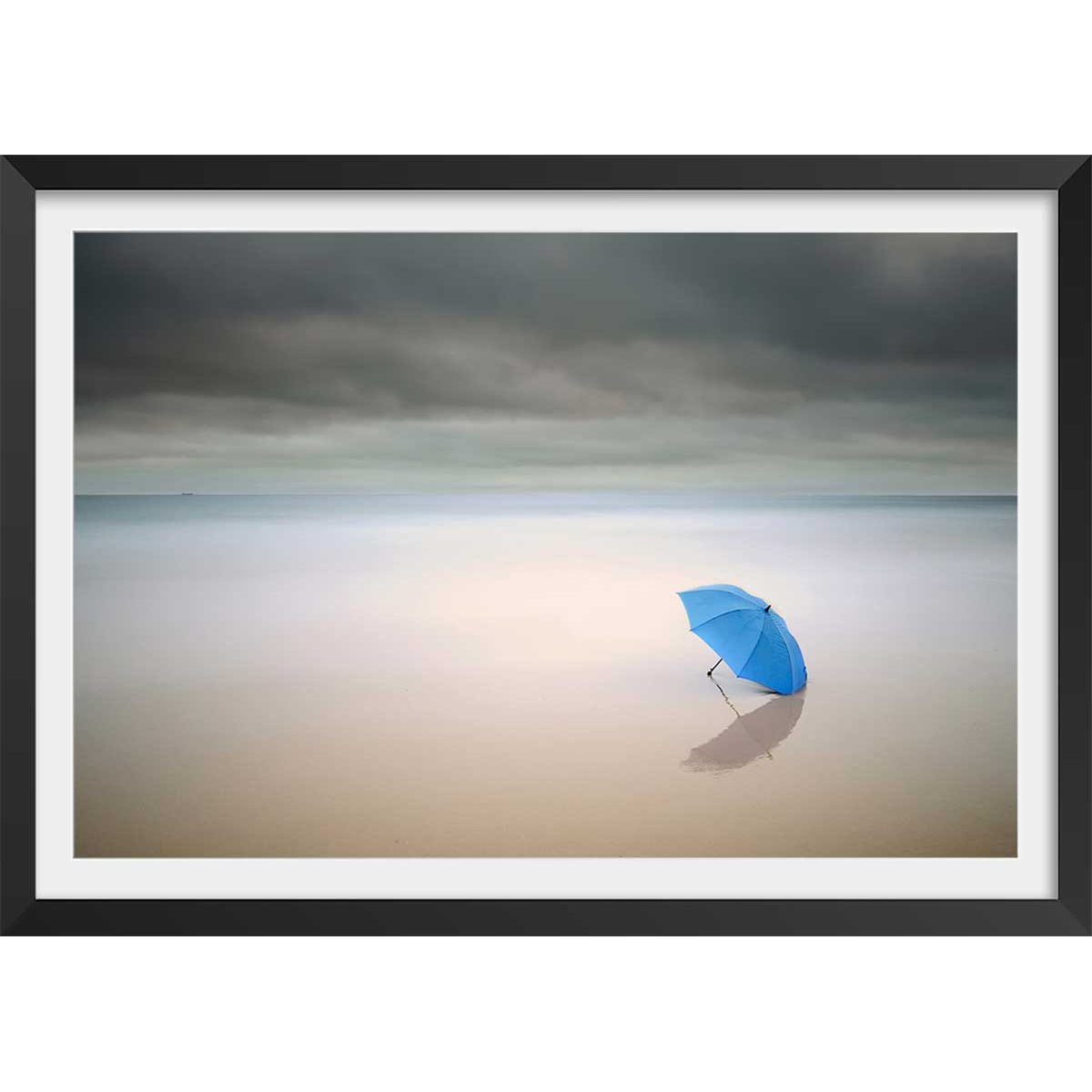 Poster parapluie bleu affiche + cadre en bois - noir, HEXOA