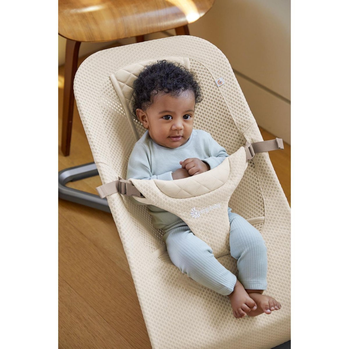 Transat bébé Evolve en tissu mesh beige, ERGOBABY