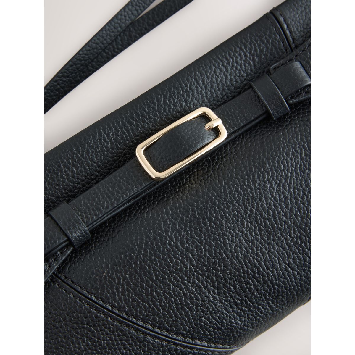 Sac bandoulière en cuir noir, NEXT