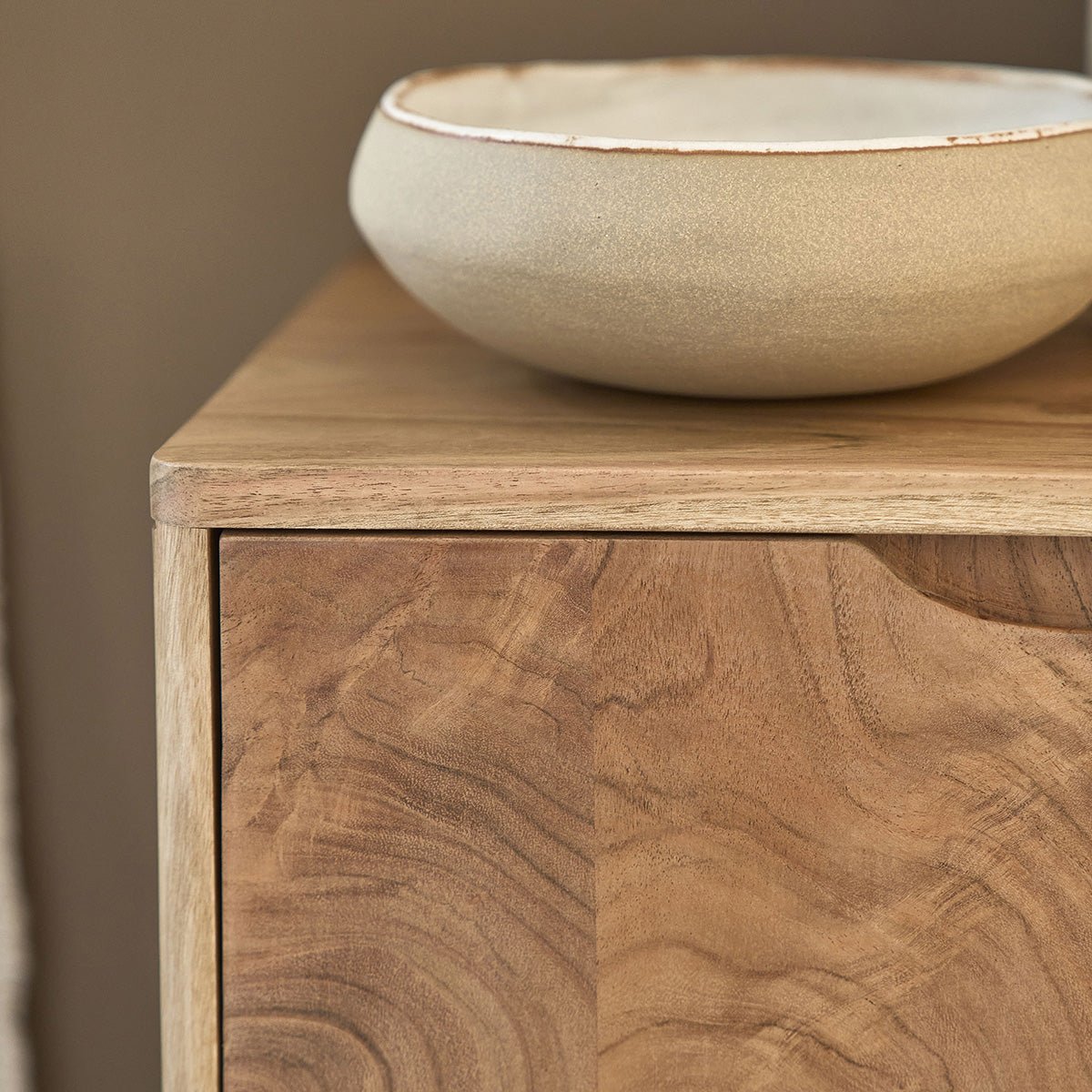 Meuble TV en acacia massif 3 portes SAMSO couleur unique, BERAH GETAH