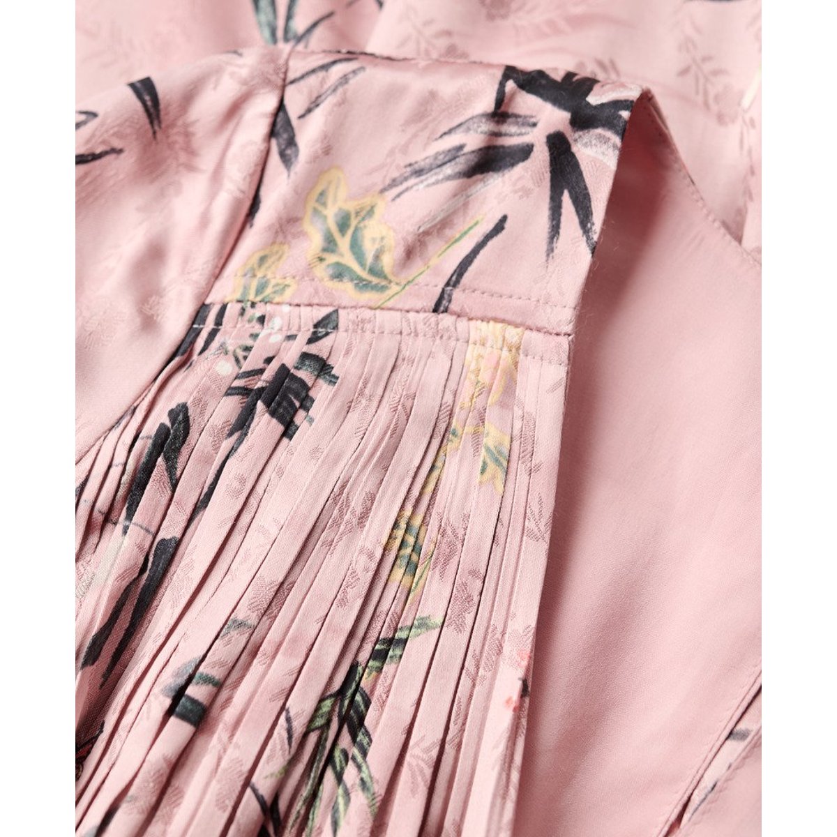 Robe courte en jacquard à manches évasées ombre japonaise à fleurs rose poudré, SUPERDRY