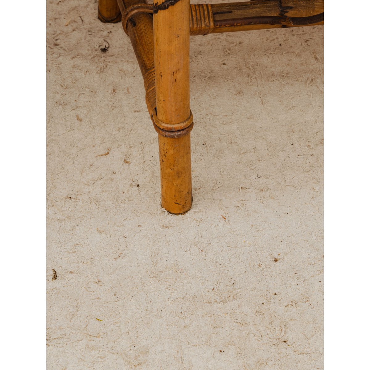 Table basse avec porte-revues en rotin Léonie N°1594 - Bon état bois clair, DEBONGOUT