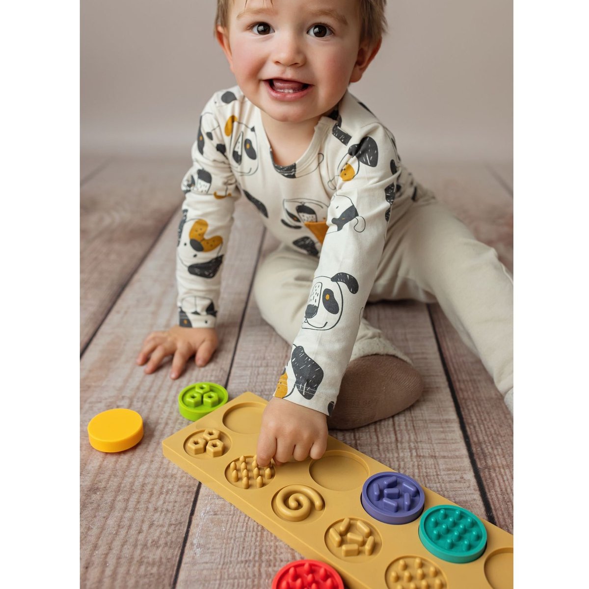Puzzle sensoriel Montessori XL – Formes tactiles à associer SENSO multicolore, SEVIRA KIDS