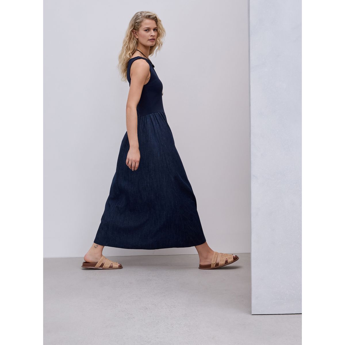Robe longue sans manches en jersey mélangé délavage bleu, NEXT