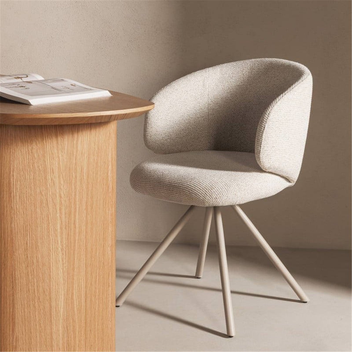 Chaise pivotante PERLA en tissu beige, RECOLLECTION