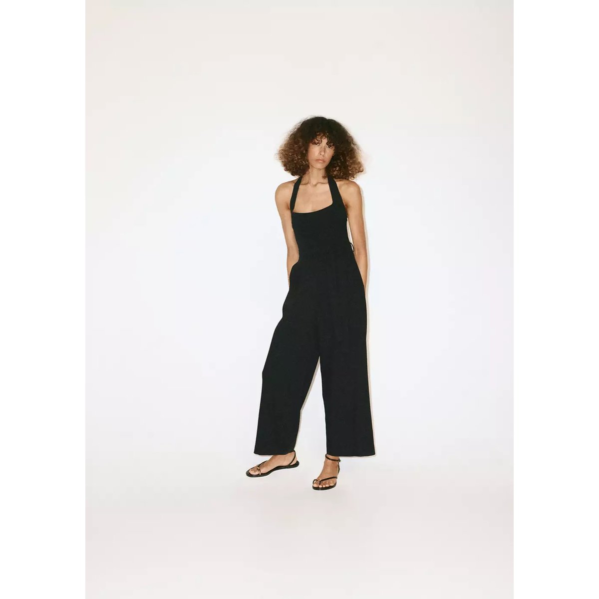 Combinaison col à emmanchures américaines et ceinture noir, MANGO