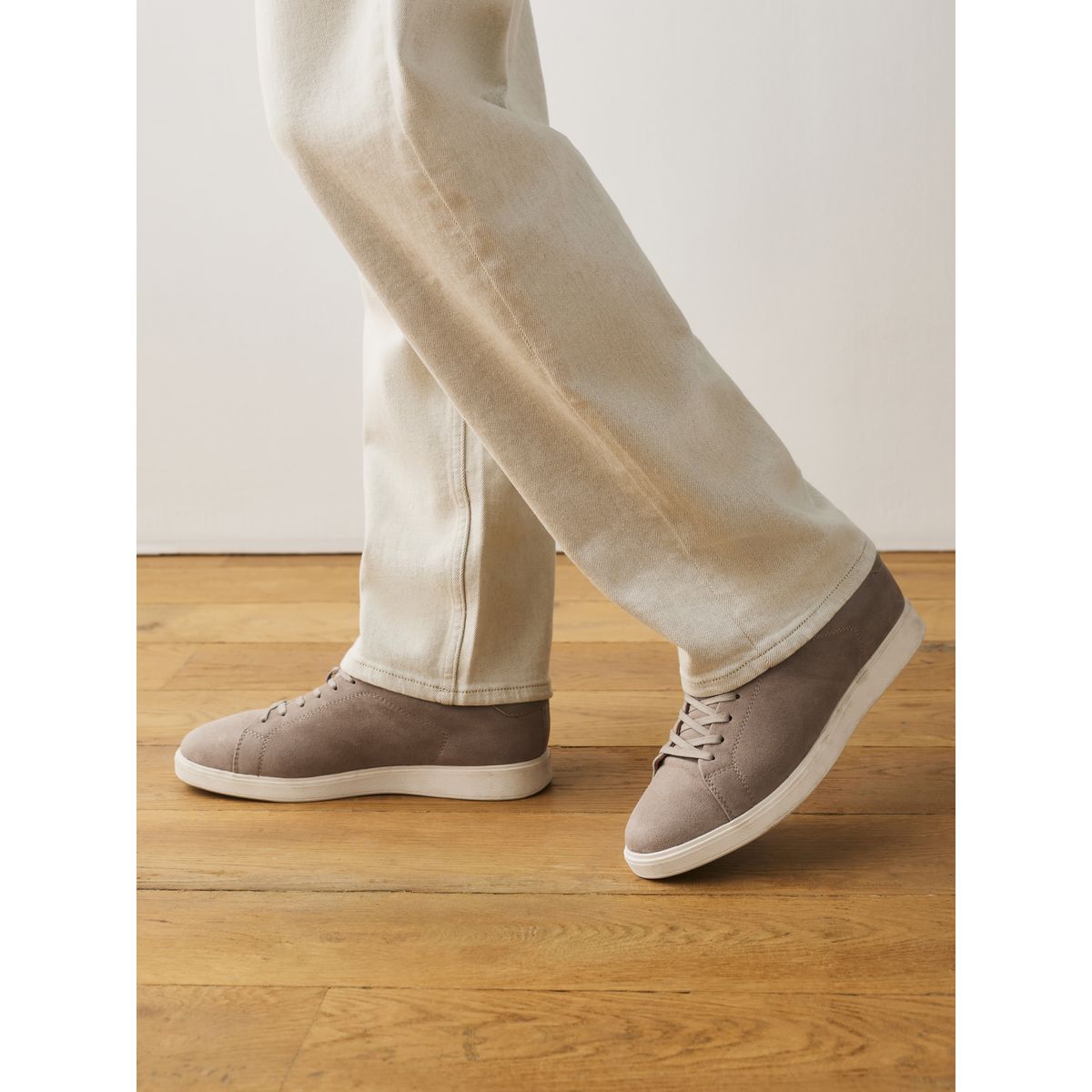 Baskets fines en daim casual chic gris, NEXT