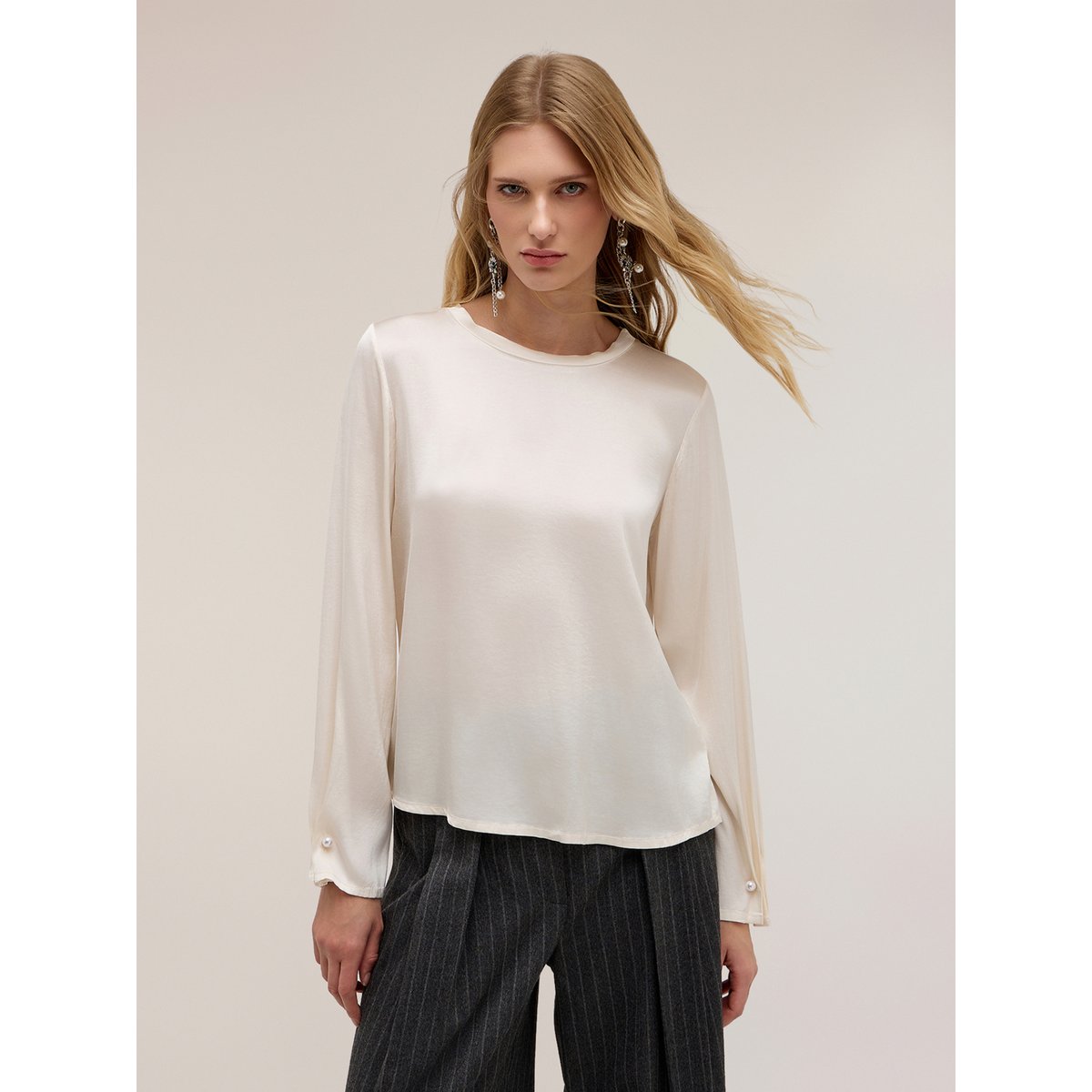 Blouse avec boutons de manchette à perle The Tailoring Lab blanc, MOTIVI