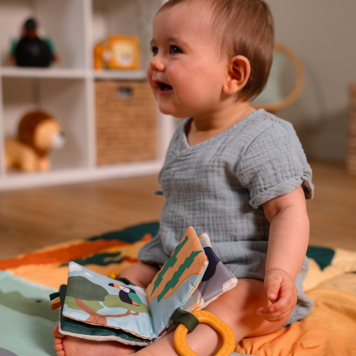 Livre en tissu jaune, marron, noir, LITTLE BIG FRIENDS