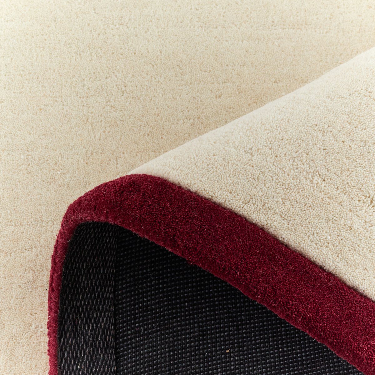 Tapis fait main en laine motif vague ROUGE D'ORAGE rouge, NAZAR RUGS X PANTONE