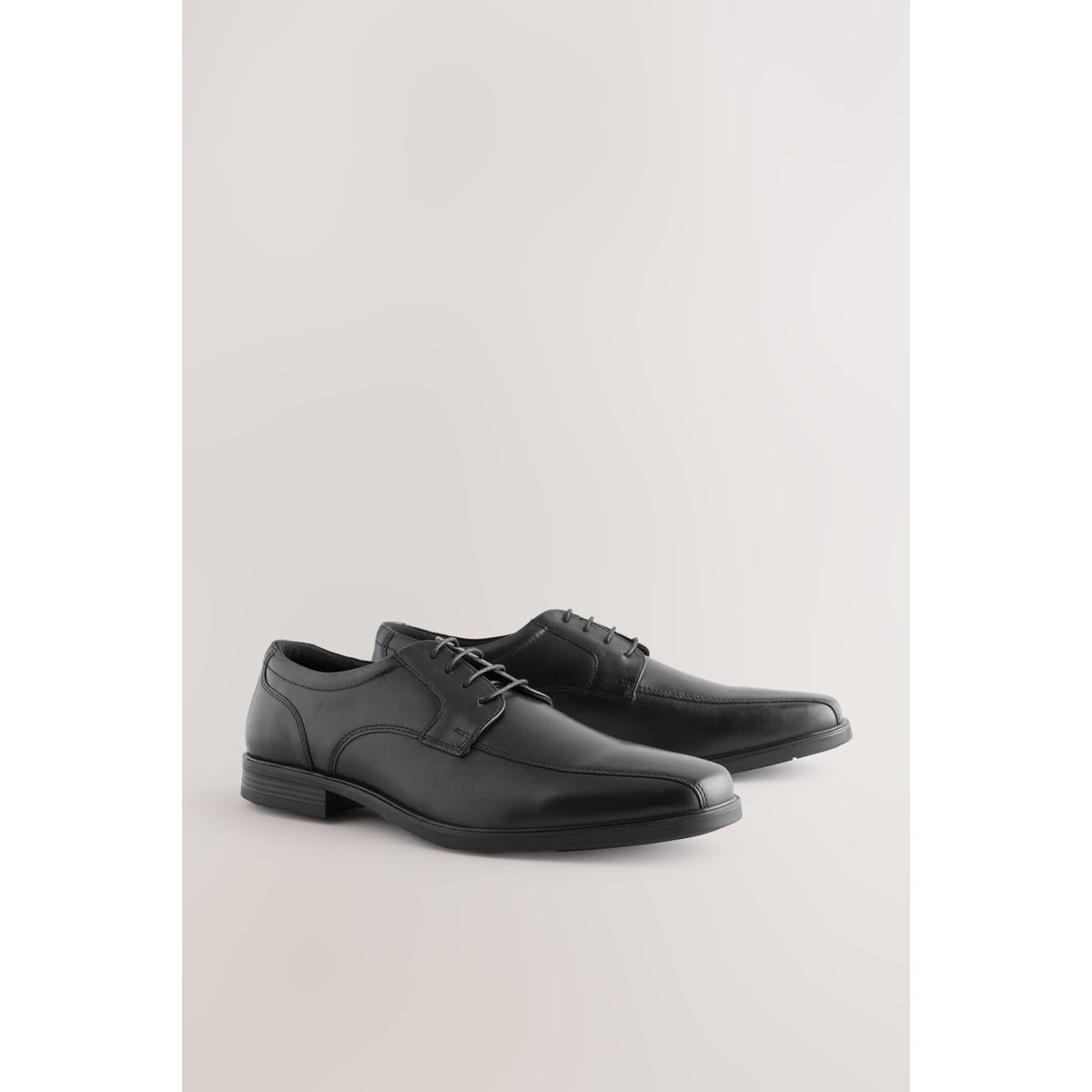 Chaussures fines avec empiècement noir, NEXT