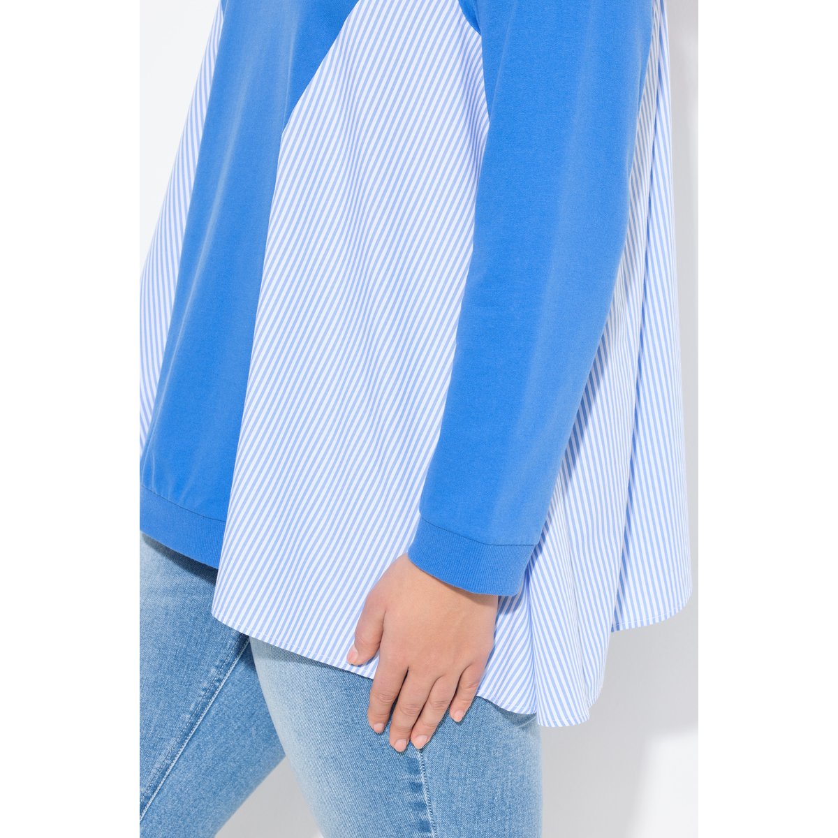 Sweat à empiècements rayés. Col bleu paon, ULLA POPKEN