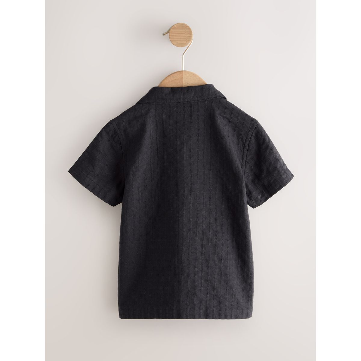 Chemise manches courtes avec broderie fleur brodée noire, NEXT