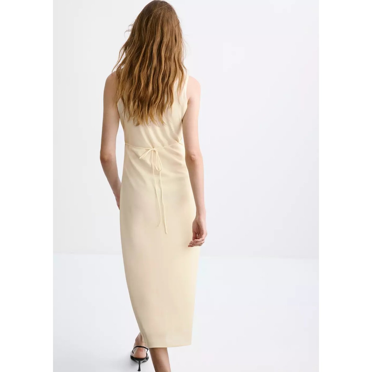 Robe à décolleté en V avec volants vanille, MANGO