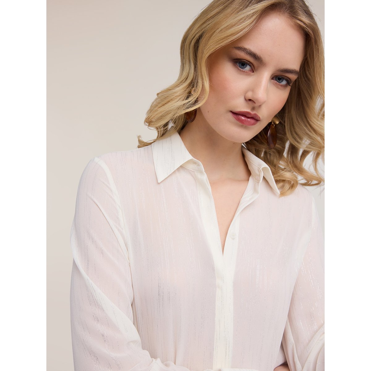 Chemise blanc, MOTIVI