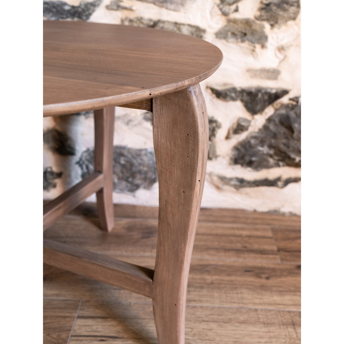 Table basse cirée en bois massif Donna N°995 - Bon état bois foncé, DEBONGOUT