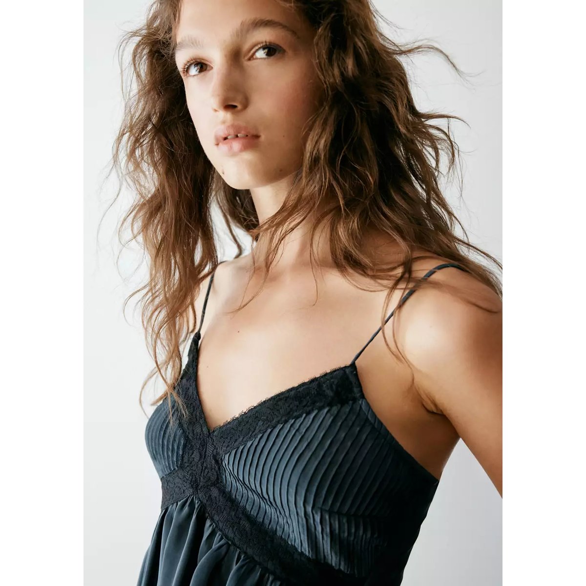 Top satiné dentelle argent foncé, MANGO TEEN