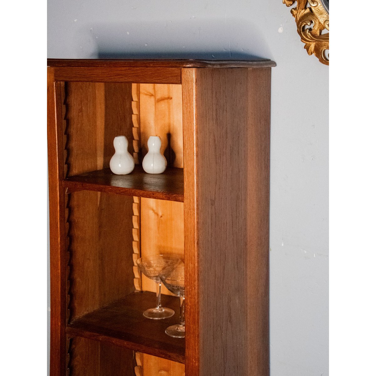 Grande étagère en bois foncé Gaëlle N°286 - Bon état bois foncé, DEBONGOUT