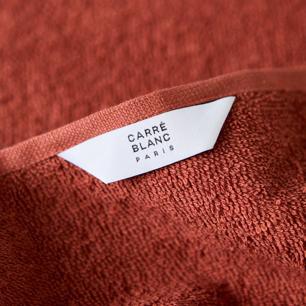 Essuie mains Grege SIGNATURE acajou, CARRE BLANC