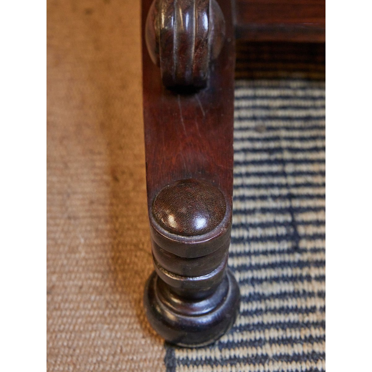 Bureau anglais en bois Edouard N°503 - Bon état bois foncé, DEBONGOUT