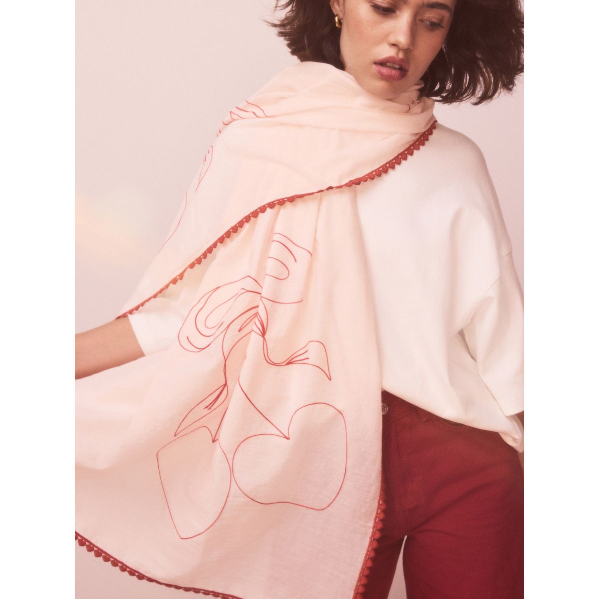 Foulard léger brodé saint-valentin rose, NEXT